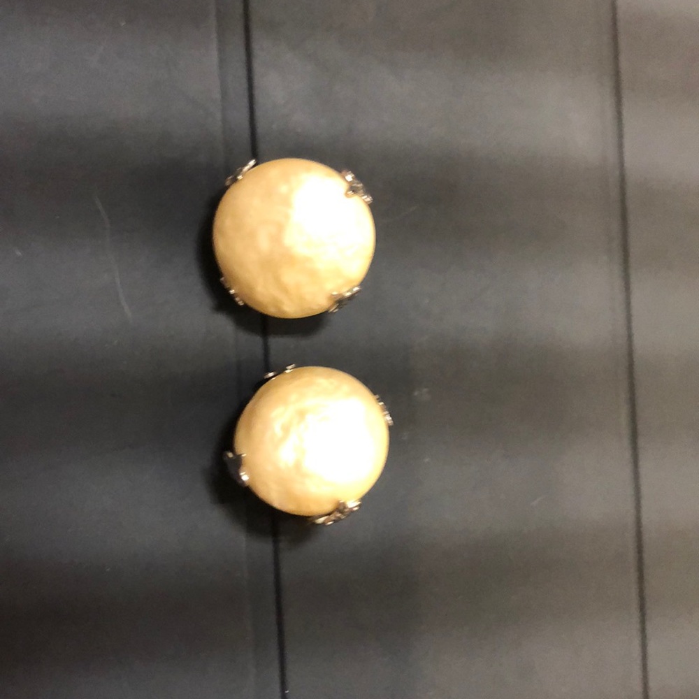 Pearl clip earrings